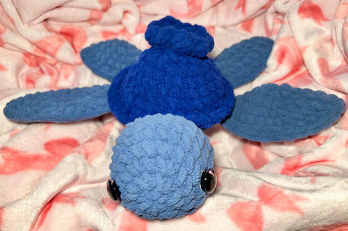Blueberry the Mini Sea Turtle — navy and periwinkle blue crochet plushie with blueberry stem